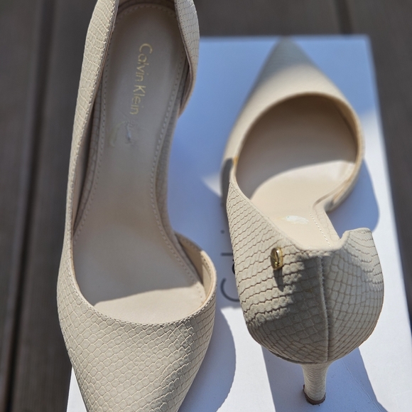 Shoes - Picture 7 of 9